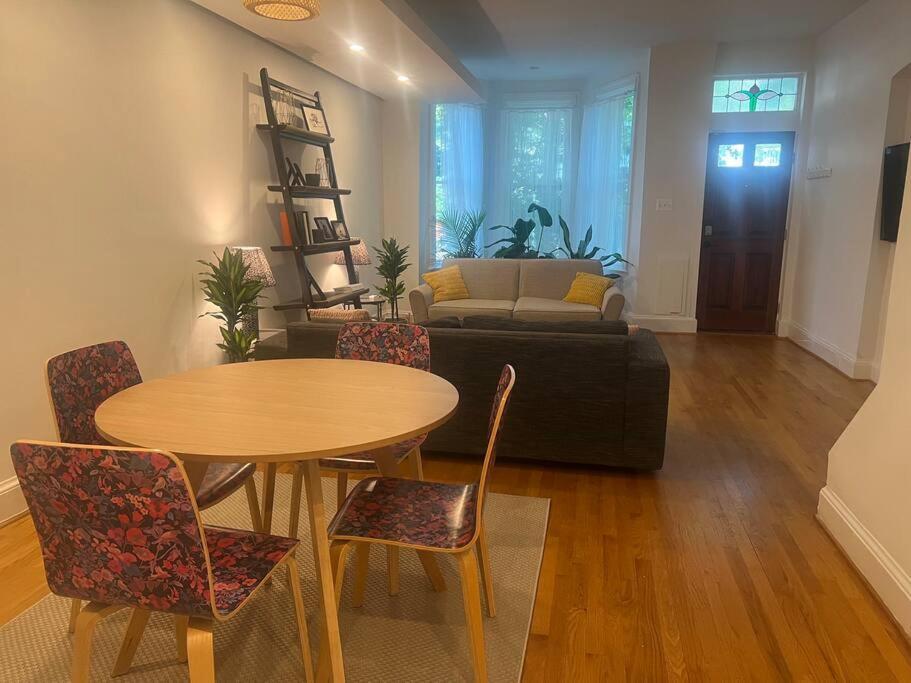 3-Bedroom House With Cute Patio Explore Dc On Foot ワシントン エクステリア 写真