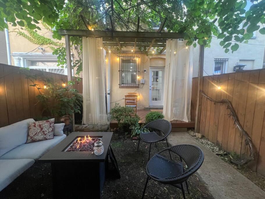 3-Bedroom House With Cute Patio Explore Dc On Foot ワシントン エクステリア 写真