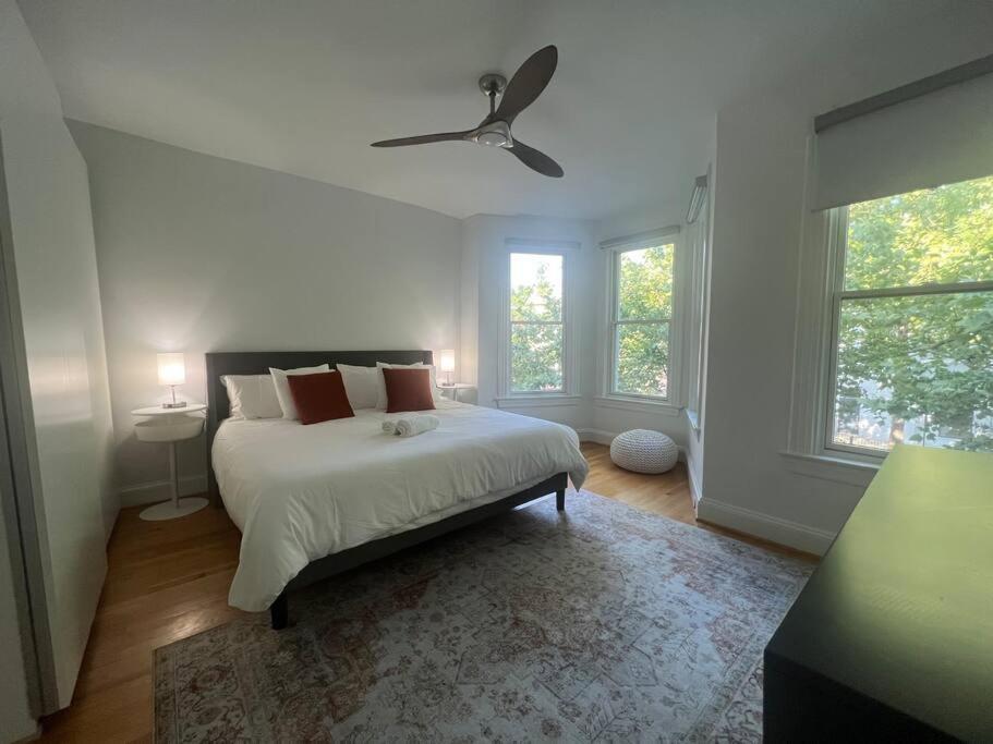 3-Bedroom House With Cute Patio Explore Dc On Foot ワシントン エクステリア 写真