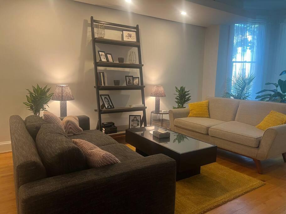 3-Bedroom House With Cute Patio Explore Dc On Foot ワシントン エクステリア 写真