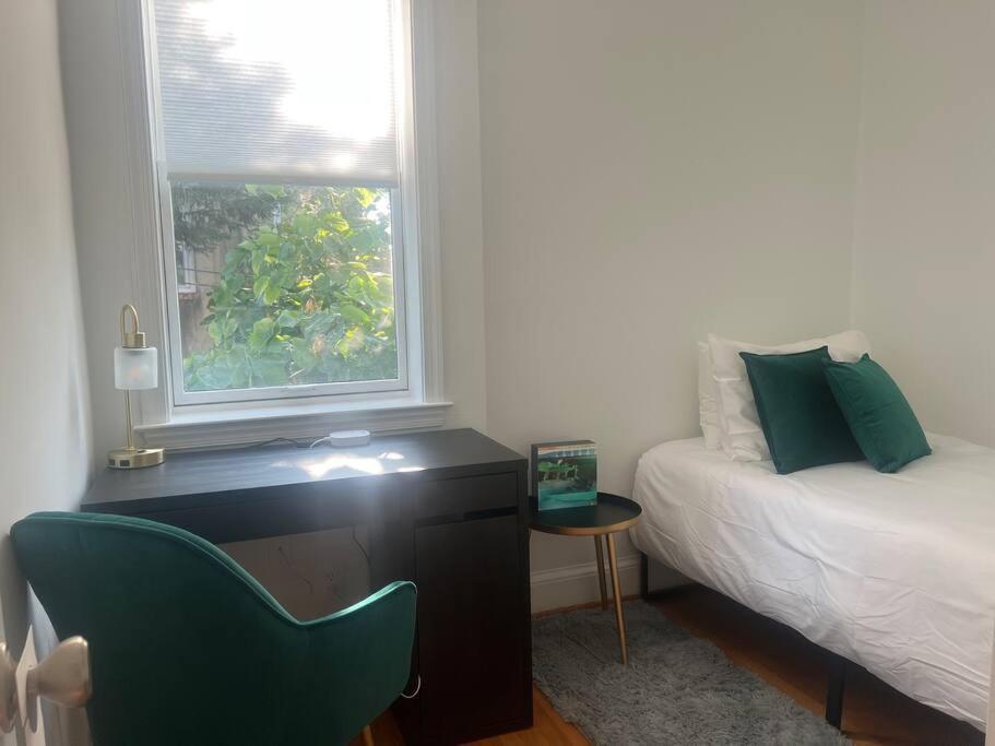3-Bedroom House With Cute Patio Explore Dc On Foot ワシントン エクステリア 写真